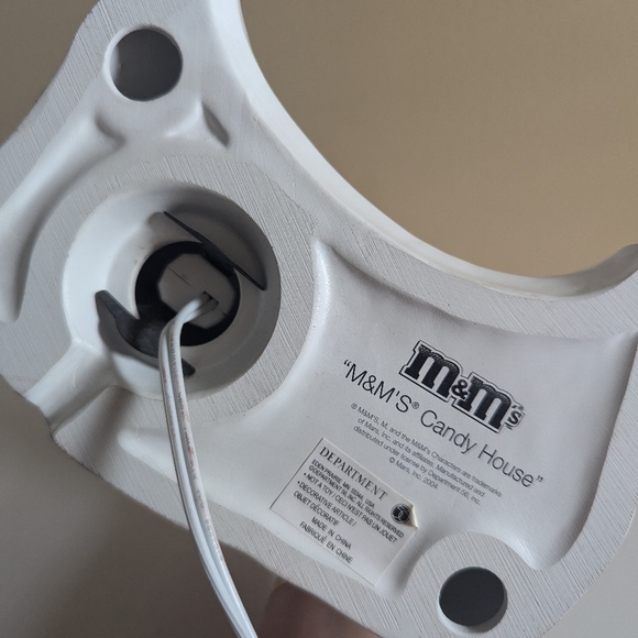 M&Ms VINTAGE Y2K CERAMIC LIGHT UP CHRISTMAS VILLAGE HOUSE - Picture 3 of 4